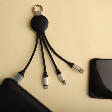 Etkili Aygıt Bağlantısı için Çoklu Portlu USB Yükleme Kablosu