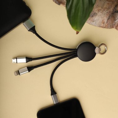 Etkili Aygıt Bağlantısı için Çoklu Portlu USB Yükleme Kablosu