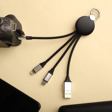 Etkili Aygıt Bağlantısı için Çoklu Portlu USB Yükleme Kablosu