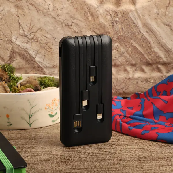 Tümleşik Kablo Depolamalı Çoklu Portlu Mobil Şarj Aracı, konsept fotoğraf çekimi.