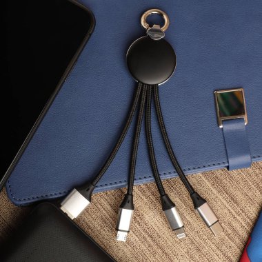 Etkili Aygıt Bağlantısı için Çoklu Portlu USB Yükleme Kablosu