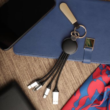 Etkili Aygıt Bağlantısı için Çoklu Portlu USB Yükleme Kablosu