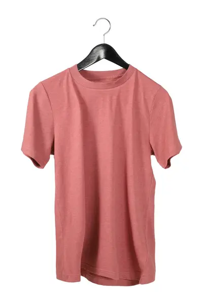 Askıda kestane rengi Düz tişört, izole edilmiş beyaz arkaplan.