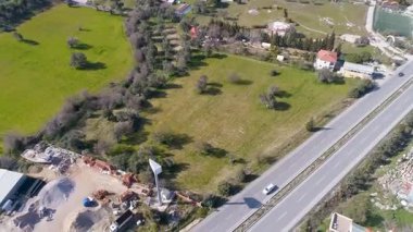 İzmir 'in tatil beldesi Urla' daki yazlık evlerin havadan görüntüsü. Tatil köyü ve güzel sahil manzarası. Türkiye 'de İzmir