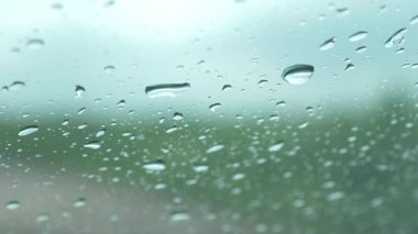 Cam Pencere 'ye yağmur damlaları. Yüksek kalite 4k görüntü