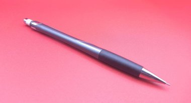 Mekanik çizim kalemi 0.5, metal gövde, silgi ve grafit cas ile