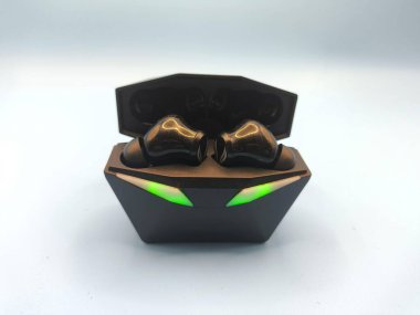 Şarj Cas ile Kablosuz Bluetooth Kulaklıklar