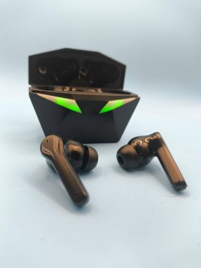 Şarj Cas ile Kablosuz Bluetooth Kulaklıklar