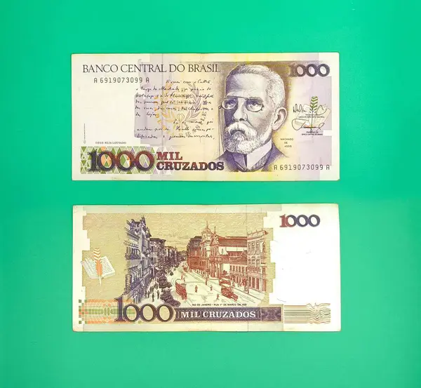 Eski Brezilyalı koleksiyoncu & # 39; 'un Machado de Assis' in resmine sahip 1000 cruzados notu