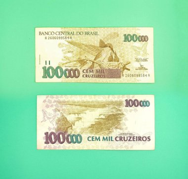 Brezilya Merkez Bankası 'nın detaylarını vurgulayan, Brezilya' nın zengin para geçmişi ve manzaralarının resimleriyle birlikte iki yüz bin cruzeiro banknotunu gösteren resim.