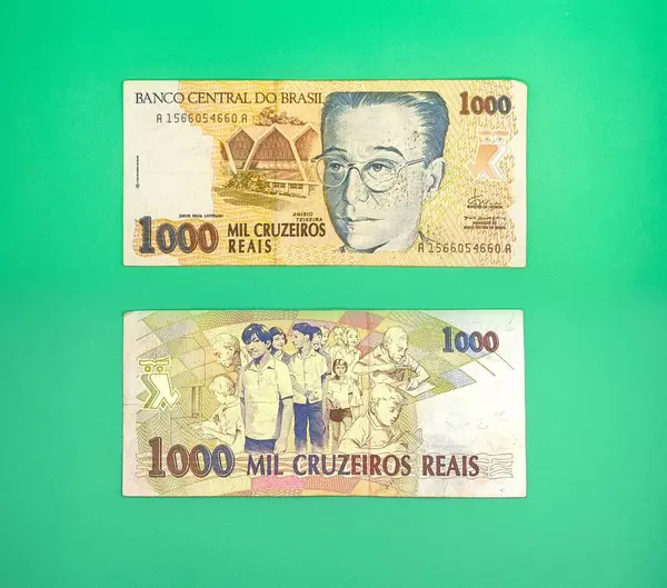 Eski Brezilyalı koleksiyoncunun 1000 cruzeiros reais 'lik Anisio Teixeira resmi