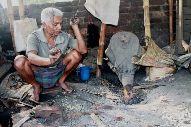 Geleneksel Demirci Kırsal Demirhanede Çalışıyor