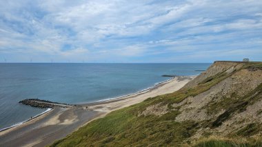 Deniz manzarası ve kumsal.