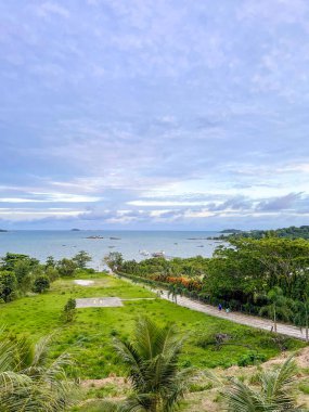 Deniz kıyısının güzel manzarası