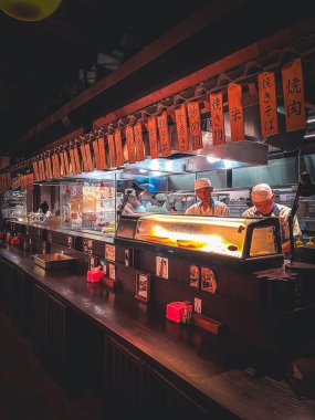 7 Mart 2025 'te geleneksel bir Japon suşi barında.