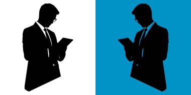 Üretim platformları için ideal bir tablet üzerindeki bilgileri inceleyen takım elbiseli bir şirket adamının görüntüsü. Bir iş adamının akıllı bir tablet üzerinde okuduğu, görsel iletişim ya da iş stratejisi için ideal bir resim.