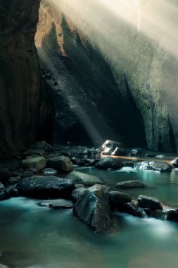 Güneşli güzel bir nehir. Majalengka Endonezya