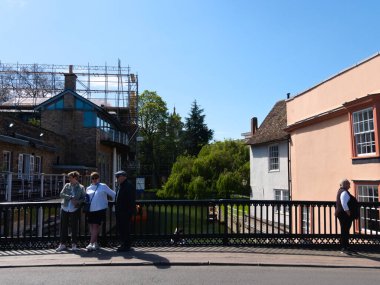 Cambridge, Cambridgeshire / Birleşik Krallık - 20 Nisan 2025: Büyük Köprü, Magdalene Köprüsü - turizm, bisiklet, tekmeleme