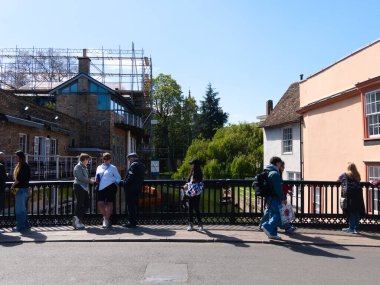 Cambridge, Cambridgeshire / Birleşik Krallık - 20 Nisan 2025: Büyük Köprü, Magdalene Köprüsü - turizm, bisiklet, tekmeleme