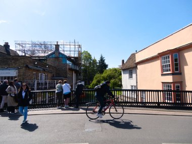 Cambridge, Cambridgeshire / Birleşik Krallık - 20 Nisan 2025: Büyük Köprü, Magdalene Köprüsü - turizm, bisiklet, tekmeleme
