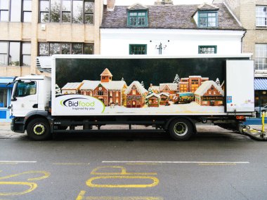 Cambridge, Cambridgeshire / Birleşik Krallık - 21 Nisan 2025: Cambridge, Birleşik Krallık 'ta kamu caddesinde Bidfood Lorry