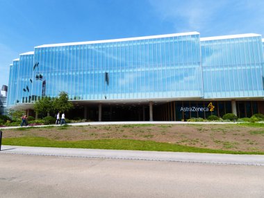 Cambridge, Cambridgeshire / Birleşik Krallık - 1 Mayıs 2025: The Discovery Centre (DISC) β 124; AstraZeneca, Cambridge, Birleşik Krallık. Açık güneşli gün.
