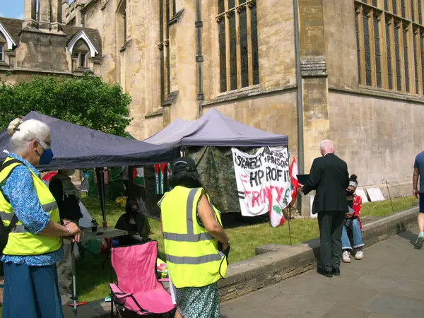 Cambridge, Cambridgeshire / Birleşik Krallık - 31 Mayıs 2025: Trinity Koleji 'nde Filistin yanlısı eylemciler