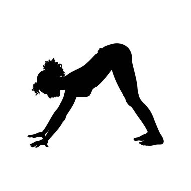 Bir kadının silueti aşağı doğru köpek yoga pozu veriyor.