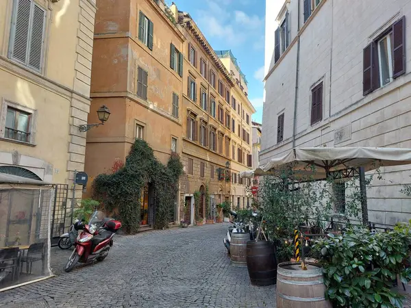 İtalyan sokak Romanları seyahat macerası 