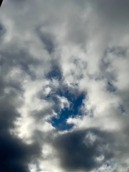 Gökyüzündeki bulutlar