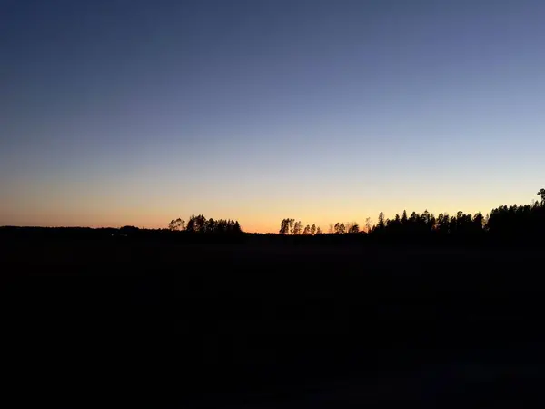 Gölün üzerinde güzel bir gün batımı