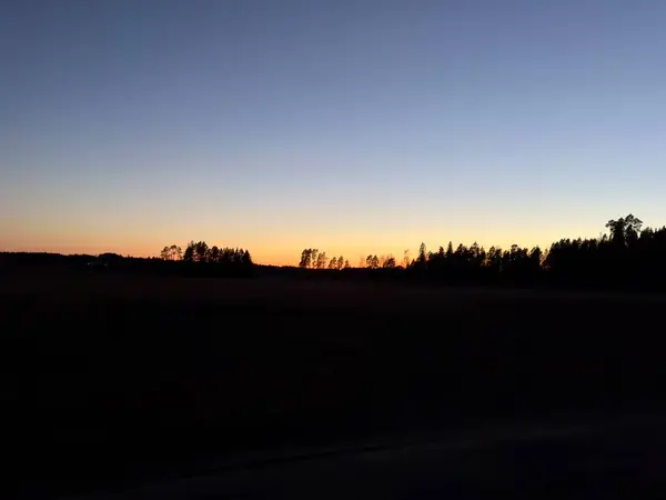 Gölün üzerinde güzel bir gün batımı