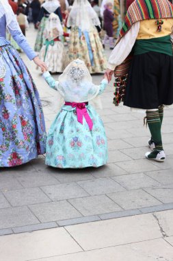 Bu fotoğraf Fallera 'nın güzel kıyafeti İspanya' yı gösteriyor..