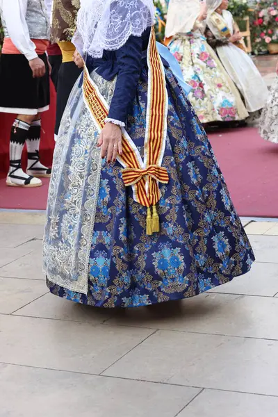 Bu fotoğraf Fallera 'nın güzel kıyafeti İspanya' yı gösteriyor..