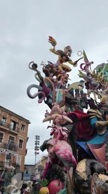 Valencia, İspanya, 17 Mart 2025. Las Fallas de Valencia, Kudüs Manastırı. Fallas 2025 'in ilk özel ödülünün kazananı.
