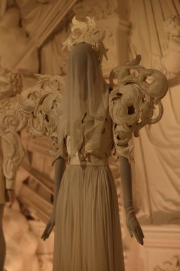 Paris, Fransa 29 Mart 2025. Moda sergisi 