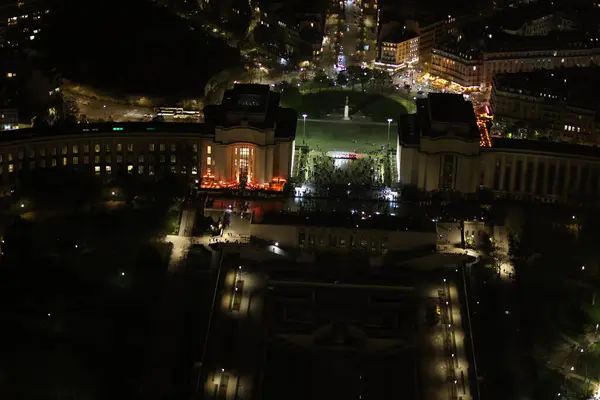 Eyfel Kulesi 'nin zirvesinden Paris' in muhteşem manzarası.