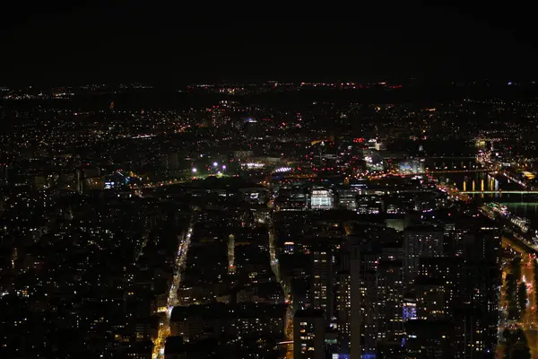 Eyfel Kulesi 'nin zirvesinden Paris' in muhteşem manzarası.