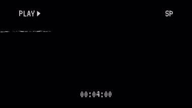 Eski VHS oynatma ve zamanlayıcı, siyah arkaplanda titreşen çizgiler. 4K video
