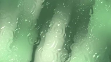 Parlak yeşil yüzey arkaplanı dalgalanma dokuları ve ışıldayan sıvı renkleriyle
