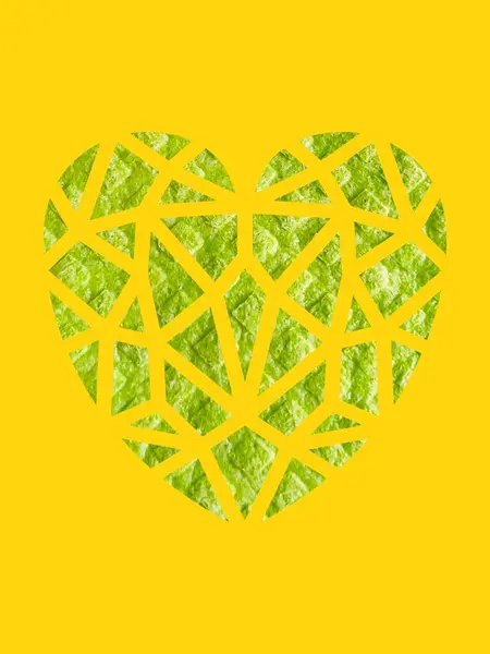 Soyut arkaplan: sarı arkaplan üzerinde geometrik deseni olan yeşil kalp.