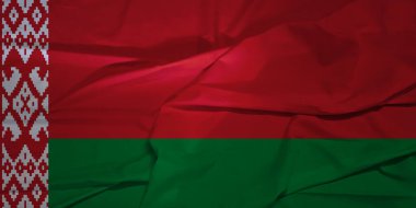 Kırışık Kumaş Detaylı Belarus Ulusal Bayrağını Sallamak