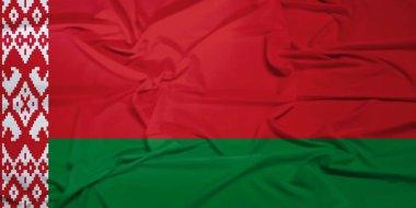 Kırışık Kumaş Detaylı Belarus Ulusal Bayrağını Sallamak