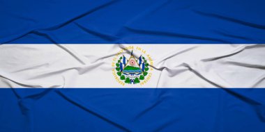 El Salvador Bayrağı Açık Mavi Gökyüzüne Karşı Rüzgarda Dalgalanıyor