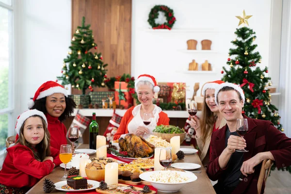 Feliz Natal Família Feliz Está Jantando Casa Férias Celebração União — Fotografia de Stock