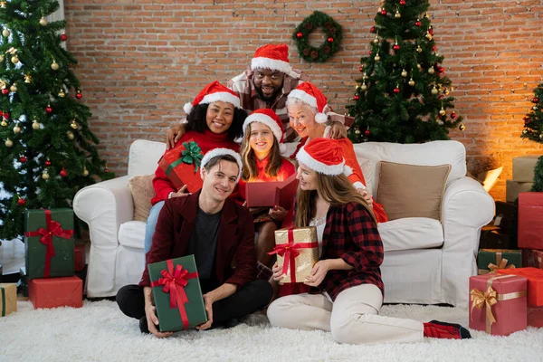 Joyeux Famille Avec Des Boîtes Noël — Photo