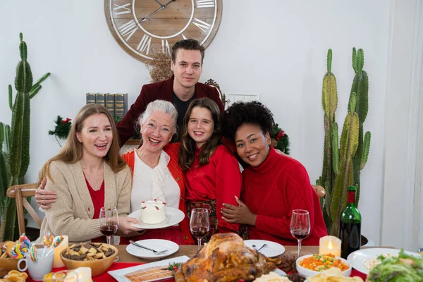 Feliz Sorrindo Mulher Sênior Com Família Natal — Fotografia de Stock