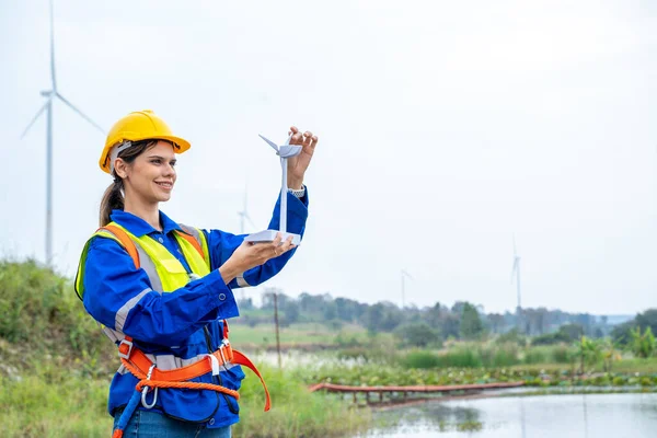 Engineer Inspection Wind Power Plants Check Performance Clean Energy Concept — Stock Photo, Image