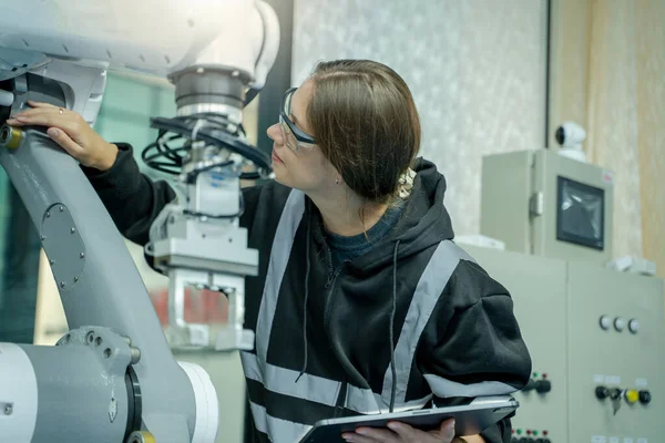 Professional Engineer Zijn Inspectie Robot Arm Testen Robot Arm Het — Stockfoto
