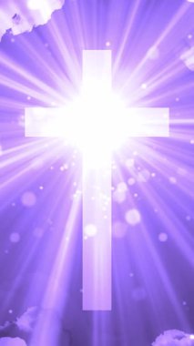 Kutsal Haç Cennetin Bulutları Arasında Kraliyet Mor Arkaplan 4K Döngü Dikey Video